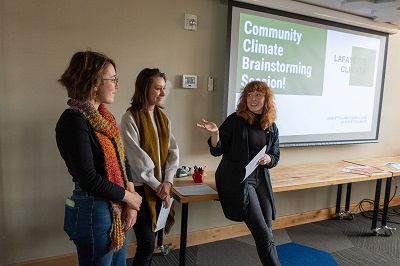 Photo by Gennady Sobolev of Polly Barks teaching a brainstorming session