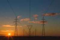 Image: telecom towers extend into the distance with a sunset in background. Title: Clean Energy is Calling Report, 2020 Edition 