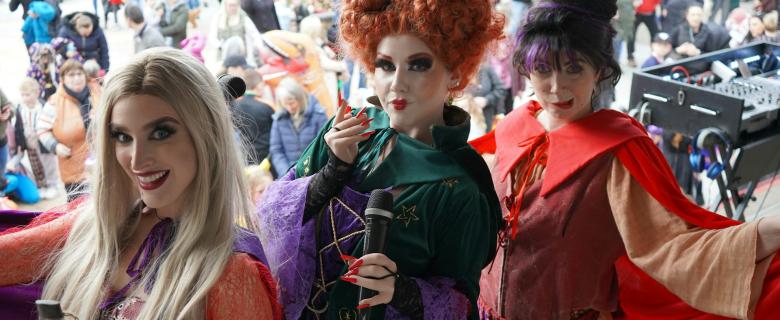 Three people dressed up as the Sanderson Sisters. Sustainable Halloween