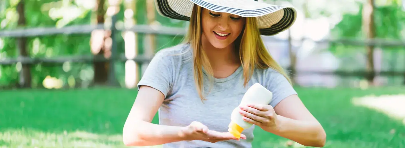 girl putting on sunblock