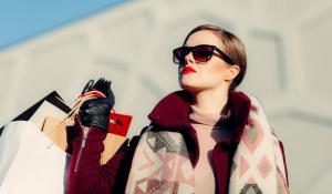 woman holding shopping bags